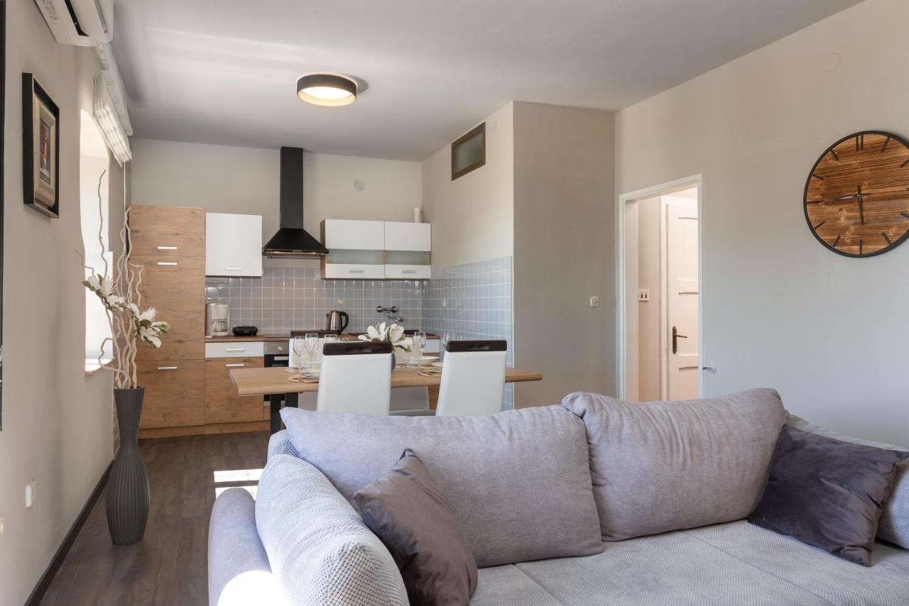 Apartments Prince Vrsar Exterior photo